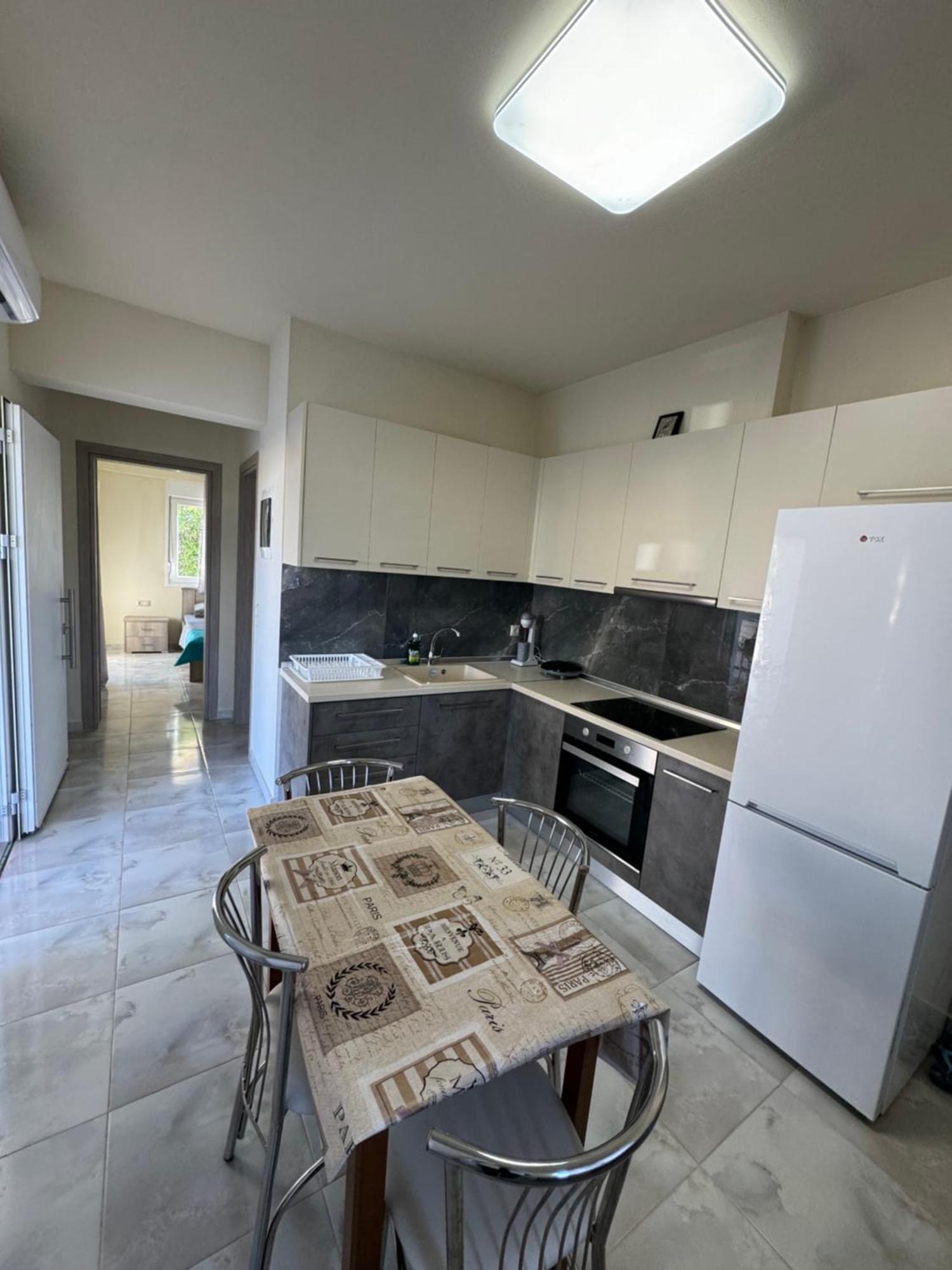 Adoniss Apartmentss Paralia Dionisiou Extérieur photo