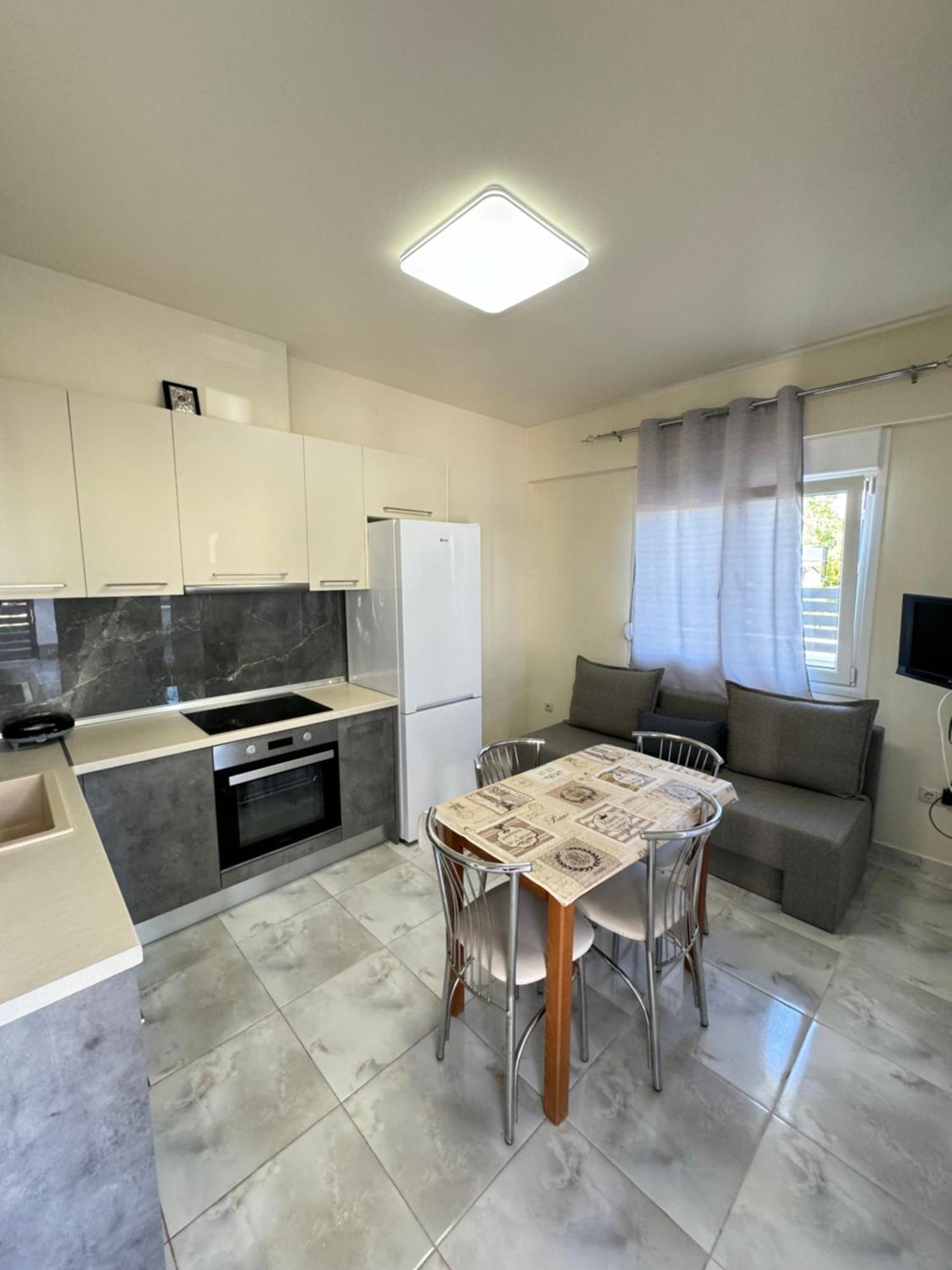 Adoniss Apartmentss Paralia Dionisiou Extérieur photo